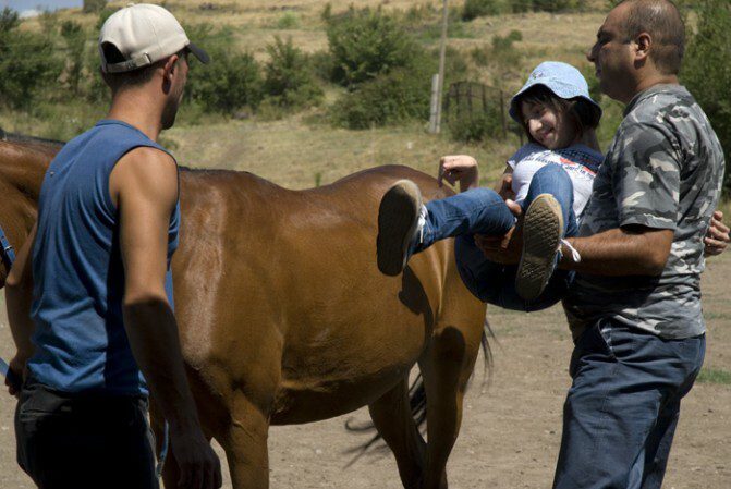 Հիպոթերապիա.  չնայած Հայաստանում շատերի թերահավատությանը, ձիերի օգնությամբ թերապիան  դրական արդյունքներ է տալիս