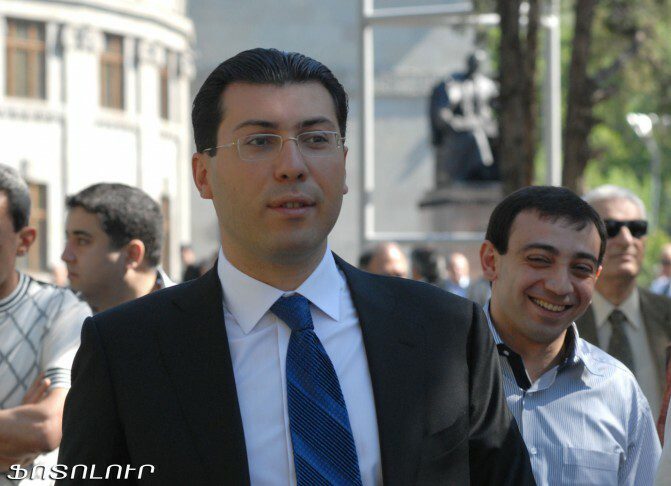 Նախագահի փեսան. պաշտոնից ազատվել է Միքայել Մինասյանը