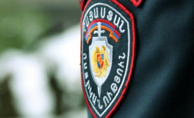 Ոստիկանության անձնագրային և վիզաների վարչությունում և Երևան քաղաքի վարչությունում գործում են «Թեժ գիծ» ծառայություններ
