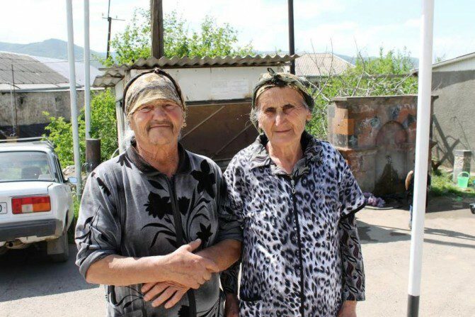 «Ինչի՞ մնամ». Ռուսաստանի` դյուրացված քաղաքացիության տրամադրումը ոգեւորել  է նույնիսկ ահմանամերձ գյուղերի կանանց