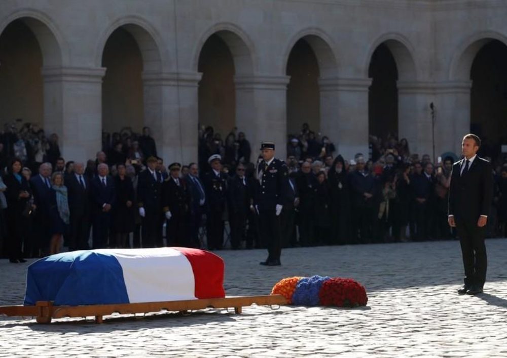 «Դլե յաման», Հայաստանի դրոշն ու օրհներգը. Ֆրանսիայի նախագահի գլխավորությամբ Փարիզում ազգային հրաժեշտ տվեցին Շառլ Ազնավուրին