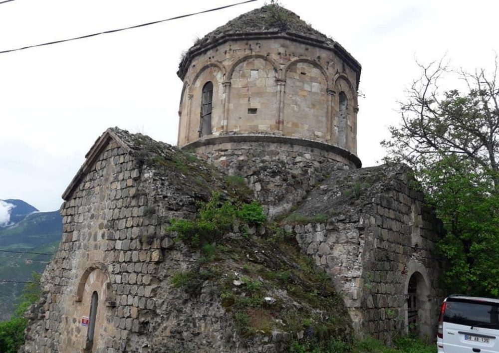 Արդվինի հայկական եկեղեցու կողքին գյուղապետը զուգարանի շինարարություն է նախաձեռնել (լուսանկարներ)