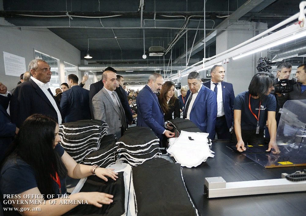 Վարչապետը ներկա է գտնվել Երևանում հագուստի նոր արտադրամասերի բացմանը