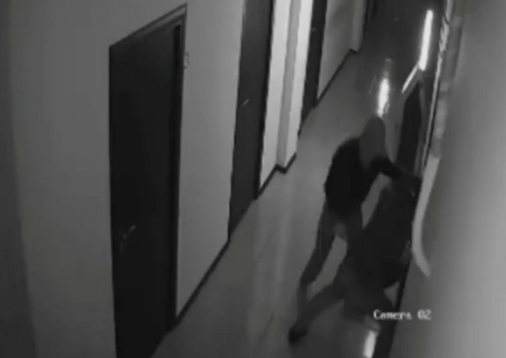 Հանցագործները մտել են թաղման բյուրոյի շենք. Տեսանյութ