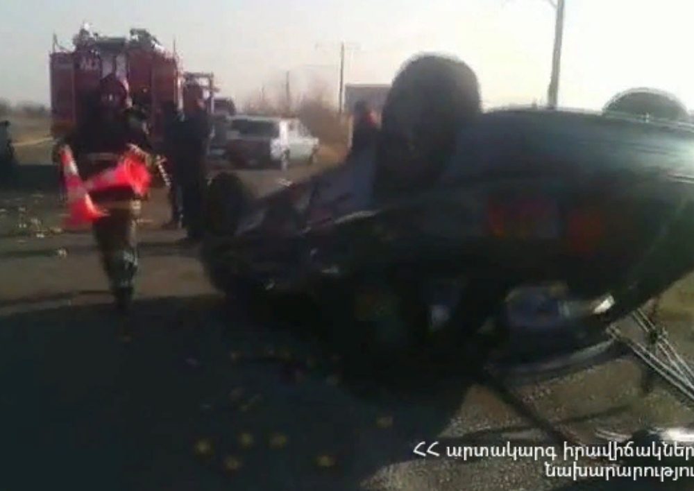 Արմավիր-Երևան ավտոճանապարհին ավտոմեքենան բախվել է երթուղային տաքսիին. կա զոհ․ Տեսանյութ